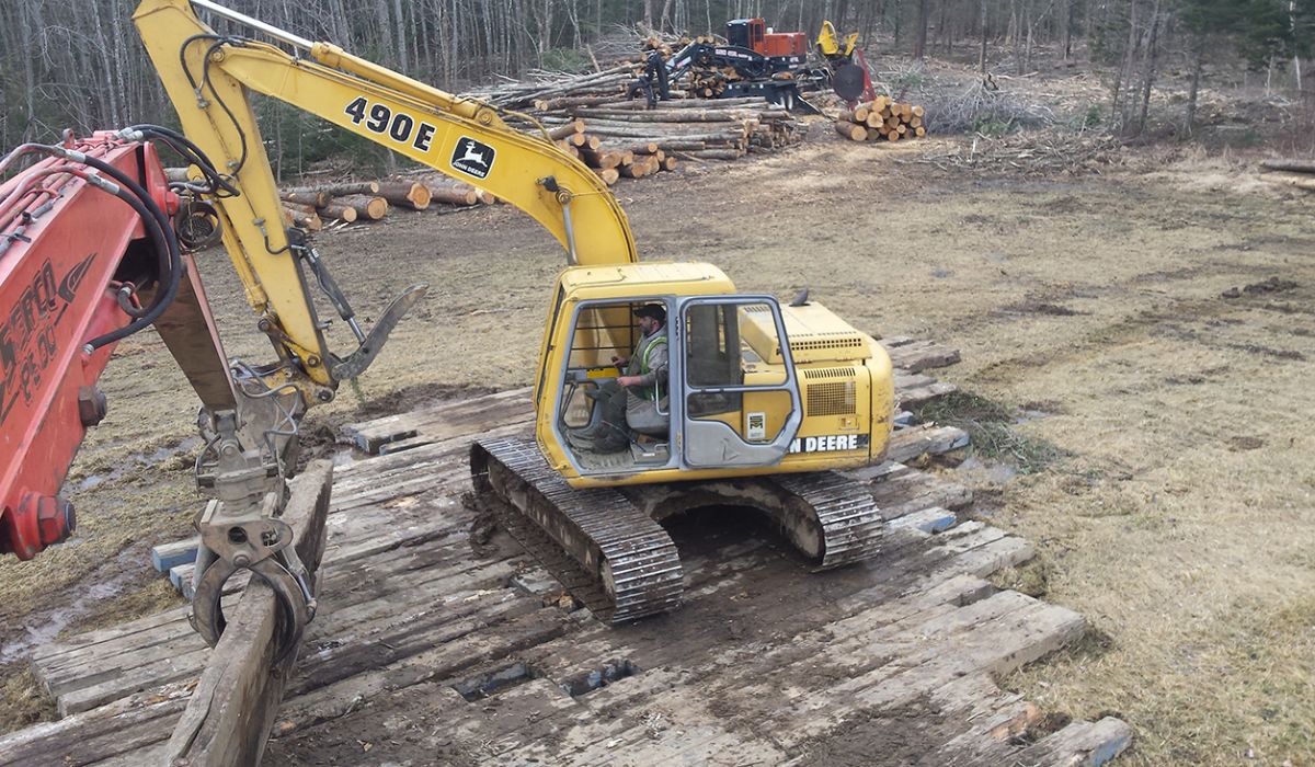 Placing Timber Mats